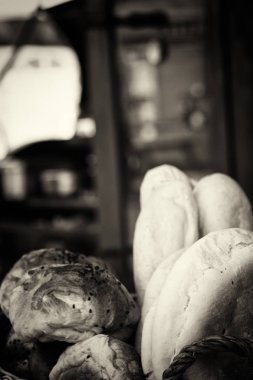 Burger standında piyasa üzerinde ekmek rulo