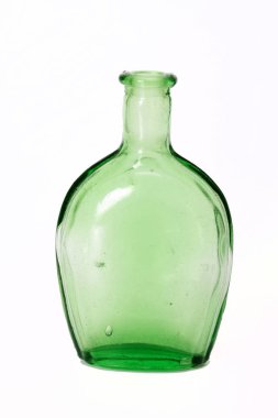 Beyaz bir arka plan karşı eski renkli şişe