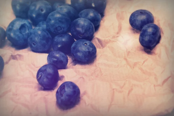 Fresh blueberries on a rustic brown paper background — Stock Photo, Image