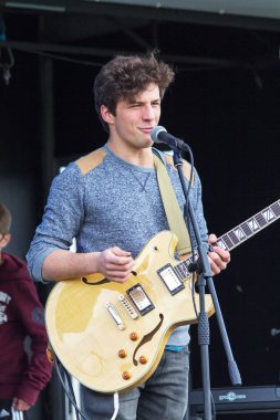 High Wycombe, İngiltere'de 1 Nisan 2017: sanatçılar sahnede fre