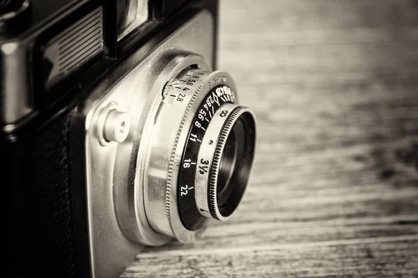 Old vintage retro camera on wooden background — Stock Photo, Image