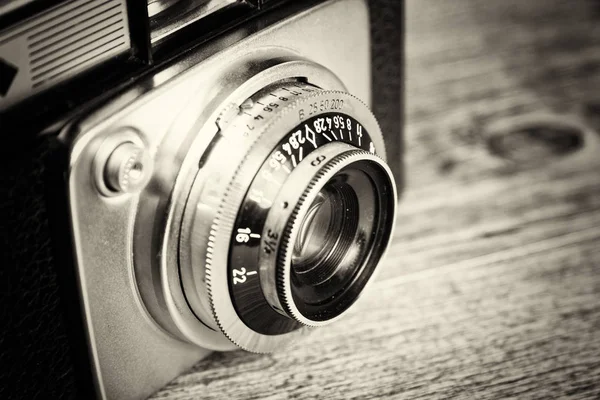 Old Vintage Retro Camera Wooden Background — Stock Photo, Image