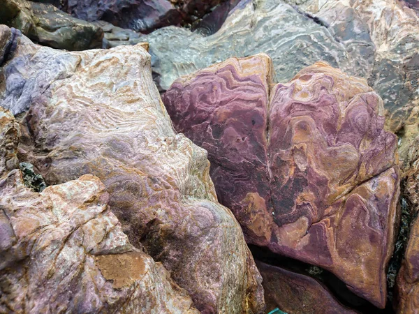 泰国南部萨顿布隆岛海滩上的岩石 — 图库照片