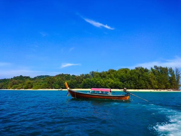 Barca Koh Bulone Isola Spiaggia Satun — Foto Stock