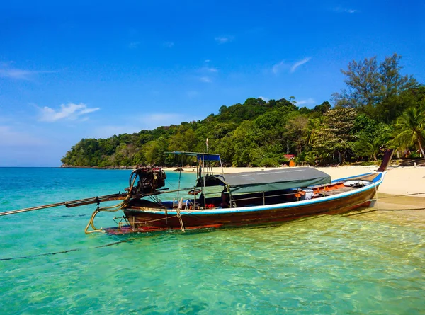 Łodzi Plaży Wyspie Koh Bulone Satun — Zdjęcie stockowe