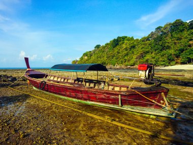 Koh Bulone Adası'nda, Panka Noi beach, Satun Tayland tekne