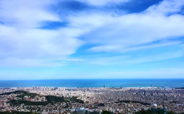 Natur Magisch Blauer Himmel Über Einer Stadtpanorama Urbanen Konzeptlandschaft — Stockfoto