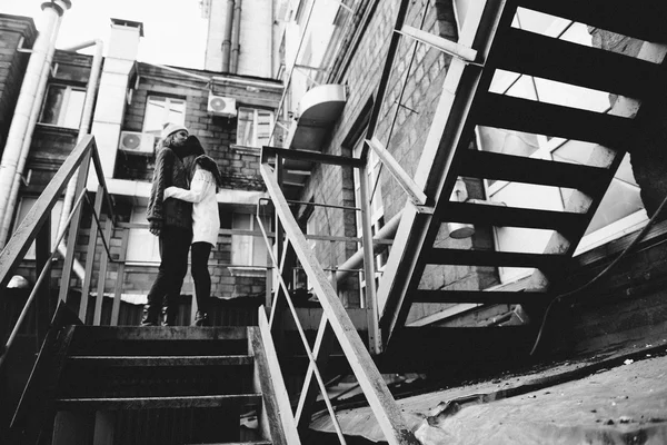 Duas meninas brincando na rua juntas — Fotografia de Stock