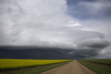 fırtına bulutları saskatchewan