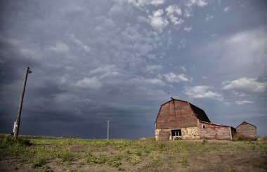 fırtına bulutları saskatchewan