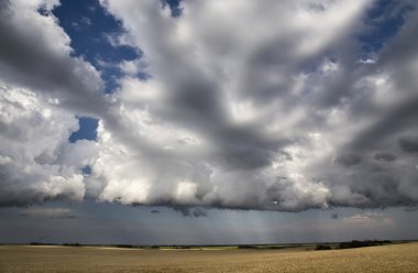 fırtına bulutları saskatchewan