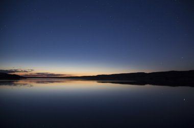 Göl alacakaranlık gece fotoğraf