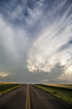 fırtına bulutları saskatchewan