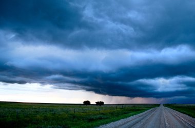 fırtına bulutları saskatchewan