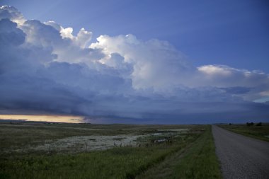 fırtına bulutları saskatchewan