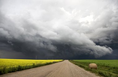 fırtına bulutları saskatchewan