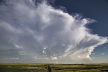 fırtına bulutları saskatchewan