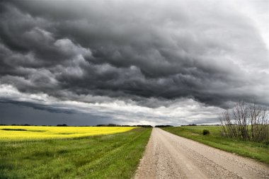 fırtına bulutları saskatchewan
