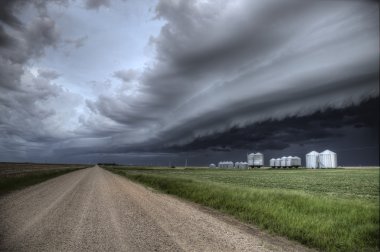 fırtına bulutları saskatchewan