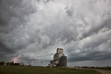 fırtına bulutları saskatchewan