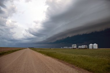 fırtına bulutları saskatchewan
