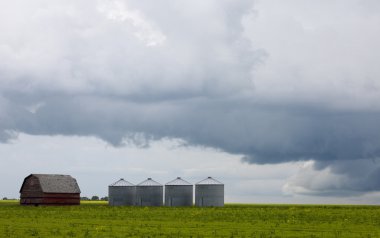 fırtına bulutları saskatchewan