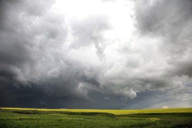 fırtına bulutları saskatchewan