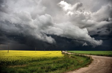 fırtına bulutları saskatchewan