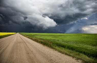 fırtına bulutları saskatchewan