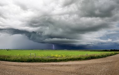 fırtına bulutları saskatchewan