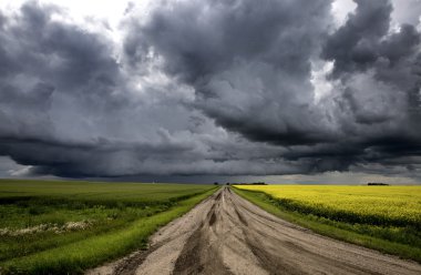 fırtına bulutları saskatchewan