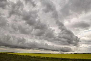 fırtına bulutları saskatchewan