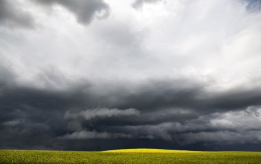 fırtına bulutları saskatchewan