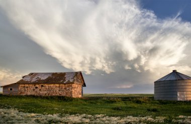 fırtına bulutları saskatchewan