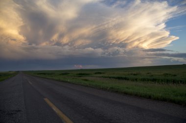fırtına bulutları saskatchewan