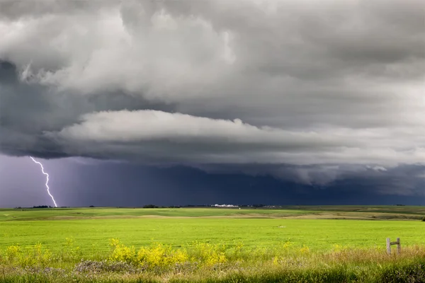 Nubes de tormenta Saskatchewan Rayo — Foto de Stock