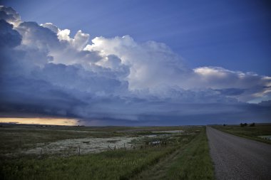 fırtına bulutları saskatchewan