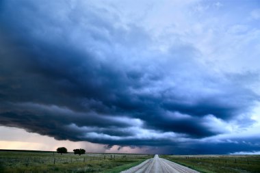 fırtına bulutları saskatchewan
