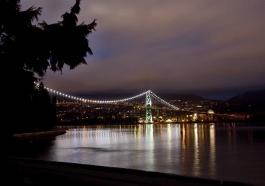 Lions Gate Köprüsü gece fotoğrafçılığı