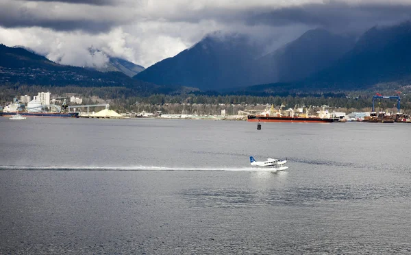 North Vancouver à partir de Stanley Park — Photo