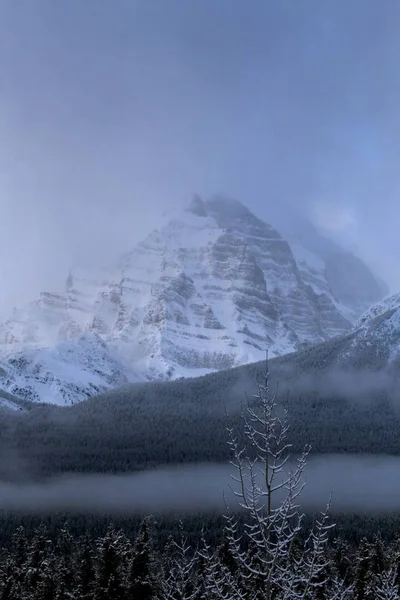 Montañas Rocosas en invierno —  Fotos de Stock