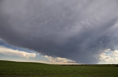 fırtına bulutları saskatchewan