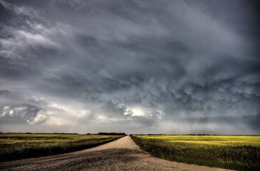 fırtına bulutları saskatchewan