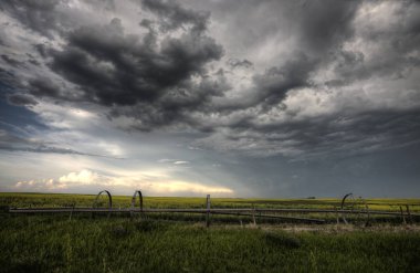 fırtına bulutları saskatchewan
