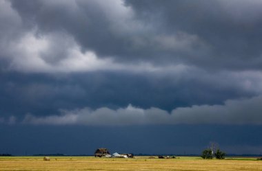 Fırtına bulutları Kanada