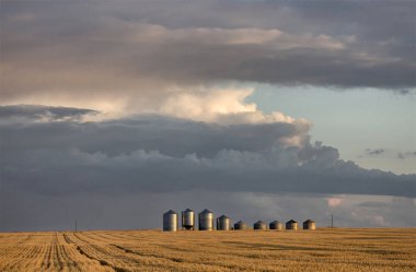 Fırtına bulutları Kanada