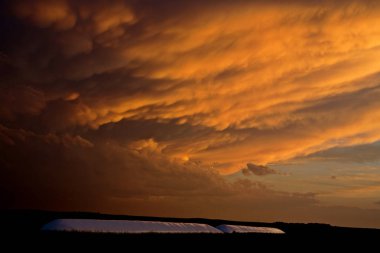 Fırtına bulutları Kanada