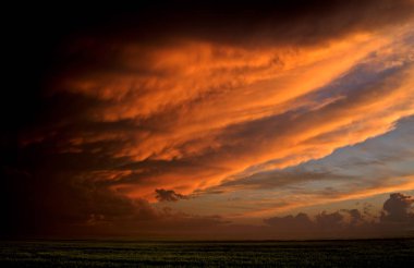 Fırtına bulutları Kanada