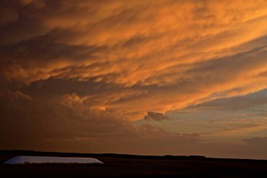 Fırtına bulutları Kanada