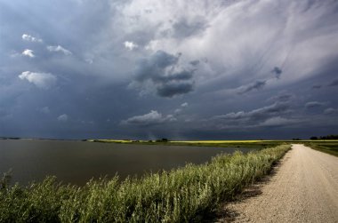 Fırtına bulutları Kanada